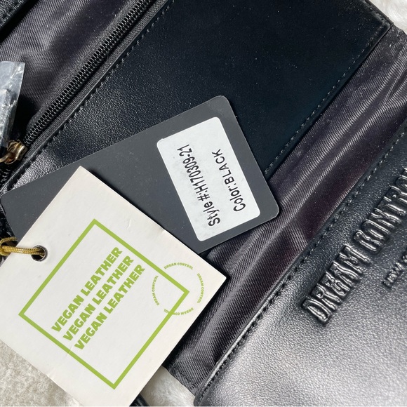 Dream Control Black Velvet Vegan Leather clutch NEW - Picture 2 of 4